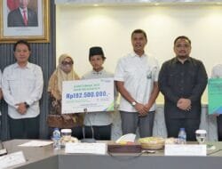 Petugas Haji Meninggal Saat Tugas, Menag Yaqut Serahkan Santunan BPJS Ketenagakerjaan 183 Juta