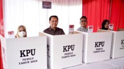 Pj Gubernur Agus Fatoni Gunakan Hak Suara di TPS 35 Palembang, Imbau Warga Ikut Sukseskan Pemilu Damai 2024