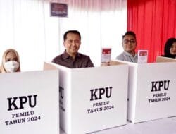 Pj Gubernur Agus Fatoni Gunakan Hak Suara di TPS 35 Palembang, Imbau Warga Ikut Sukseskan Pemilu Damai 2024