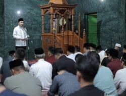 Pj Gubernur Agus Fatoni Kompak Bersama Forkopimda-Kepala BUMN/BUMD Salat Tarawih di Masjid Ar-Ra’iyah DPRD Provinsi Sumsel