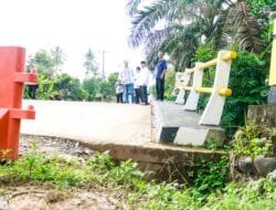 Jembatan Sumber Urip Plakat Tinggi Hampir Ambruk, Pj Bupati Apriyadi Langsung Perbaiki