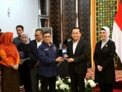 Pj Gubernur Sumsel Agus Fatoni Terima Penghargaan PWI Sebagai Birokrat Peduli Pers