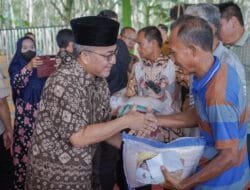 Sambut Lebaran, Apriyadi Boyong Paket Sembako dan THR Untuk Kaum Dhuafa di Desa Lumpatan