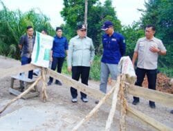 Pj Bupati Sandi Fahlepi Blusukan Tinjau Infrastruktur Jalan