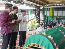 Ketua FORPESS Muba Tutup Usia, Sekda Apriyadi Salat dan Antar Jenazah ke Pemakaman