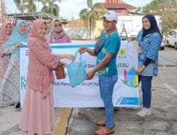 Berbagi Kebahagiaan Bersama, Pegawai PLN Bagikan Bantuan Kepada Masyarakat Dhuafa