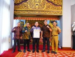 PWI Sumsel Beri Award Kepada Pj Sandi Fahlepi sebagai Sahabat PWI