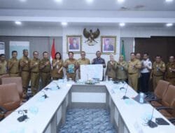 Plh Sekda Edward Chandra Bersama Tim Pokja RZWP-3-K Tanda Tangani Deklarasi Penyepakatan Dokumen Final Pasca Konsultasi Publik Materi Teknis Muatan Perairan Pesisir