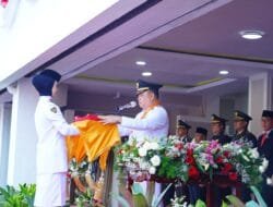 Sang Pusaka Bendera Merah Putih Berkibar di Rumdin Pj Bupati Sandi Fahlepi