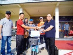 Pj Bupati Sandi Fahlepi Tambah 1 Buah Sepeda Motor Listrik Untuk Masyarakat Meriahkan HUT Ke-79 RI Senam Sehat