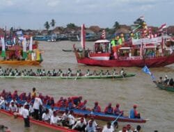 Lomba Bidar Tradisional dan Perahu Hias Meriahkan HUT RI ke-79 di Sungai Musi