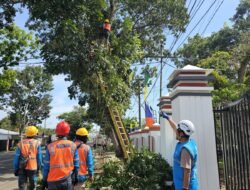 Waspada Hujan Lebat, Simak Langkah Antisipasi Bahaya dari PLN