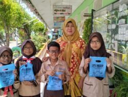 Eyes Clinic Goes to School, Bukit Asam Beri Bantuan Kacamata untuk 25 Pelajar SD