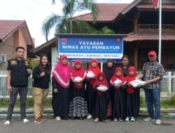 DPP GBR Sriwijaya Bagikan 300 Kotak Nasi dalam Program Jum’at Barokah