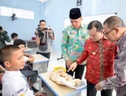 Komisi II DPR RI Tinjau Simulasi Makan Bergizi Gratis di SMKN 2 Palembang