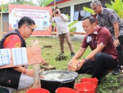 Amri Sumbang 140 Sak Semen untuk Pembangunan Mushola SDN 236 Palembang