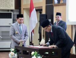 Pj Gubernur Elen Setiadi Lantik Anggota Komisi Informasi Sumsel Periode 2024-2028