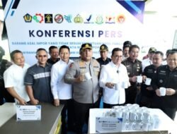 Polres Pelabuhan Tanjungperak Bersama Kemendag RI Ungkap Penyelundupan Keramik Ilegal Senilai Rp 9,8 Miliar