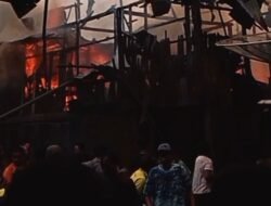 Konsleting Listrik, Tiga Rumah di Desa Ulu Danau Terbakar