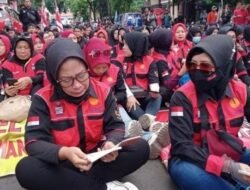 Ratusan Buruh Menggugat: Aksi Protes Memanas di Kantor Gubernur Sumsel