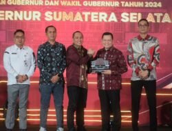 Pj Gubernur Sumsel Terima Penghargaan di Malam Anugerah KPU Sumsel