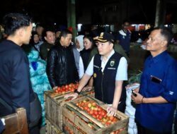 Pj Gubernur Elen Setiadi Sidak Pasar Induk Jakabaring, Pastikan Pasokan dan Harga Bahan Pokok Stabil