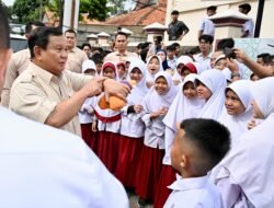 Presiden Prabowo Tinjau Program Makan Bergizi Gratis di SDN Kedung Jaya 1 Bogor