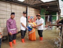 Baru Pulang Retret, Bupati dan Wabup OKI Tinjau Warga Terdampak Banjir