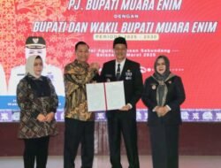Bupati dan Wakil Bupati Muara Enim Resmi Dilantik, Henky Putrawan Serahkan Jabatan