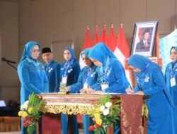 Feby Deru Lantik 16 Ketua TP PKK, Ketua Tim Pembina Posyandu, dan Ketua Dekranasda Kabupaten/Kota se-Sumsel Periode 2025-2030 Serentak