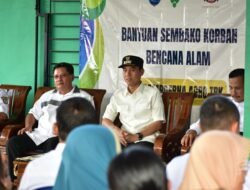 Gas Program Prioritas, Bupati Muchendi Salurkan Pupuk untuk Petani Sawit