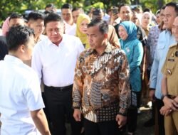 Gubernur Herman Deru Dampingi Menteri Wihaji Distribusikan MBG Ibu Hamil di Palembang