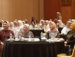 Ketua TP PKK Sumsel Feby Deru dan Lidyawati Cik Ujang Kompak Hadiri Seminar Parenting dan Talkshow IIPK BSB