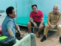 Besuk Ketua PWI Sumsel, Sekda Muba Kaget Kurnaidi Sudah 11 Hari Dirawat