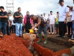 Wagub Sumsel H Cik Ujang Letakkan Batu Pertama Masjid Al-Hijrah di Beverly Hill Kota Lubuk Linggau