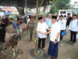 Gubernur Herman Deru Tinjau Pemotongan Hewan Kurban di Masjid Agung Palembang