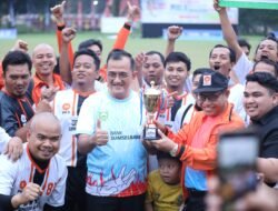 Sekda Edward Candra Tutup Turnamen Sepak Bola Antar Partai Politik se-Sumsel