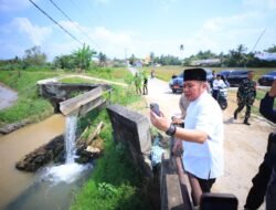 Temukan Irigasi Rusak, Gubernur Herman Deru Turun ke Sawah Hubungi BWSS