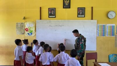 Satgas Yonif 144/JY Bangkitkan Semangat Belajar Siswa SD Inpres Muting IV