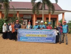 Semarak Kemerdekaan! PLN Hadirkan Energi Surya Sekolah Terpencil di Sarolangun