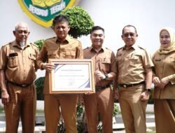 OKU Timur Toreh Prestasi Hukum Nasional, Bupati Enos Terima Penghargaan dari Menkumham