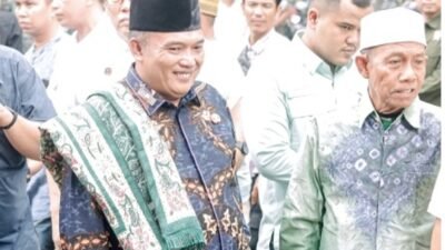 Kepala Badan Pendapatan Daerah (Bapenda) Kota Palembang, Marhaen SH MSi saat Safari Jumat di Masjid Sultan Mahmud Badaruddin Jayo Wikramo Kota Palembang.