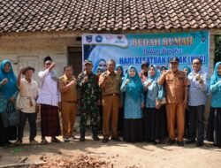 HKG PKK ke-53, Ketua TP PKK OKU Timur Serahkan Bantuan Bedah Rumah di Negeri Agung Jaya