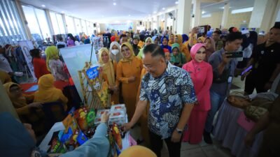 Wagub Cik Ujang Resmikan Bazar Kemerdekaan BKOW Sumsel