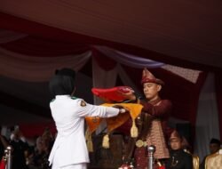 Bupati OKI Kenakan Songket Palembang di Upacara HUT ke-80 RI