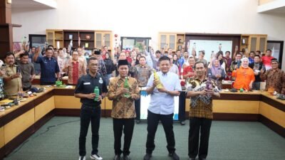 Targetkan Piala Adipura 2025, Bupati OKU Timur Instruksikan Regulasi Kebersihan hingga Sanksi Warga