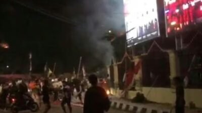 Dini Hari..! Gedung DPRD Sumsel, Dirlantas Dibakar Massa, Aparat Siagakan Brimob dan TNI
