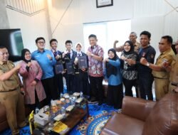 Lepas Peserta WICE 2025 di Malaysia, Bupati Enos: “Dari Desa untuk Dunia, OKU Timur Go Internasional”