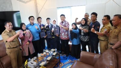 Lepas Peserta WICE 2025 di Malaysia, Bupati Enos: “Dari Desa untuk Dunia, OKU Timur Go Internasional”