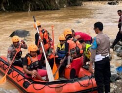 Kapolres OKU Selatan Pimpin Pencarian Korban Hanyut di Sungai Are